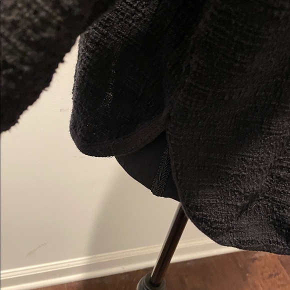 Max Studio Top Women Size M Black Textured Fabric Cropped Scooped Hemline - Picture 8 of 14